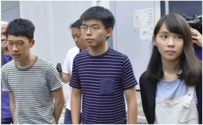 香港警方悬红500万，通缉5名海外逃犯，周庭被发“最后通牒”